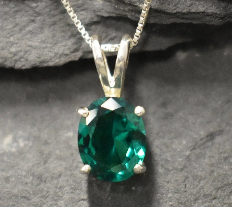 Dainty Emerald Pendant - Green Oval Necklace, Green Vintage Pendant