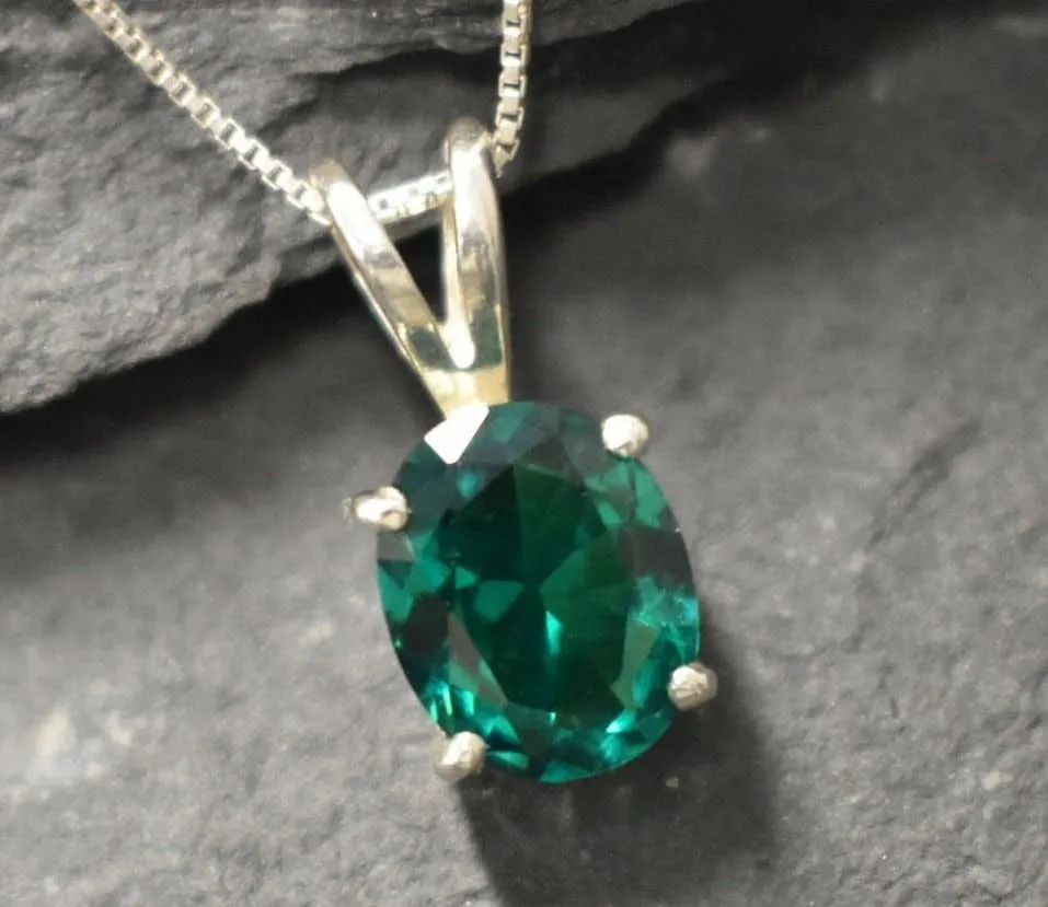 Dainty Emerald Pendant - Green Oval Necklace, Green Vintage Pendant