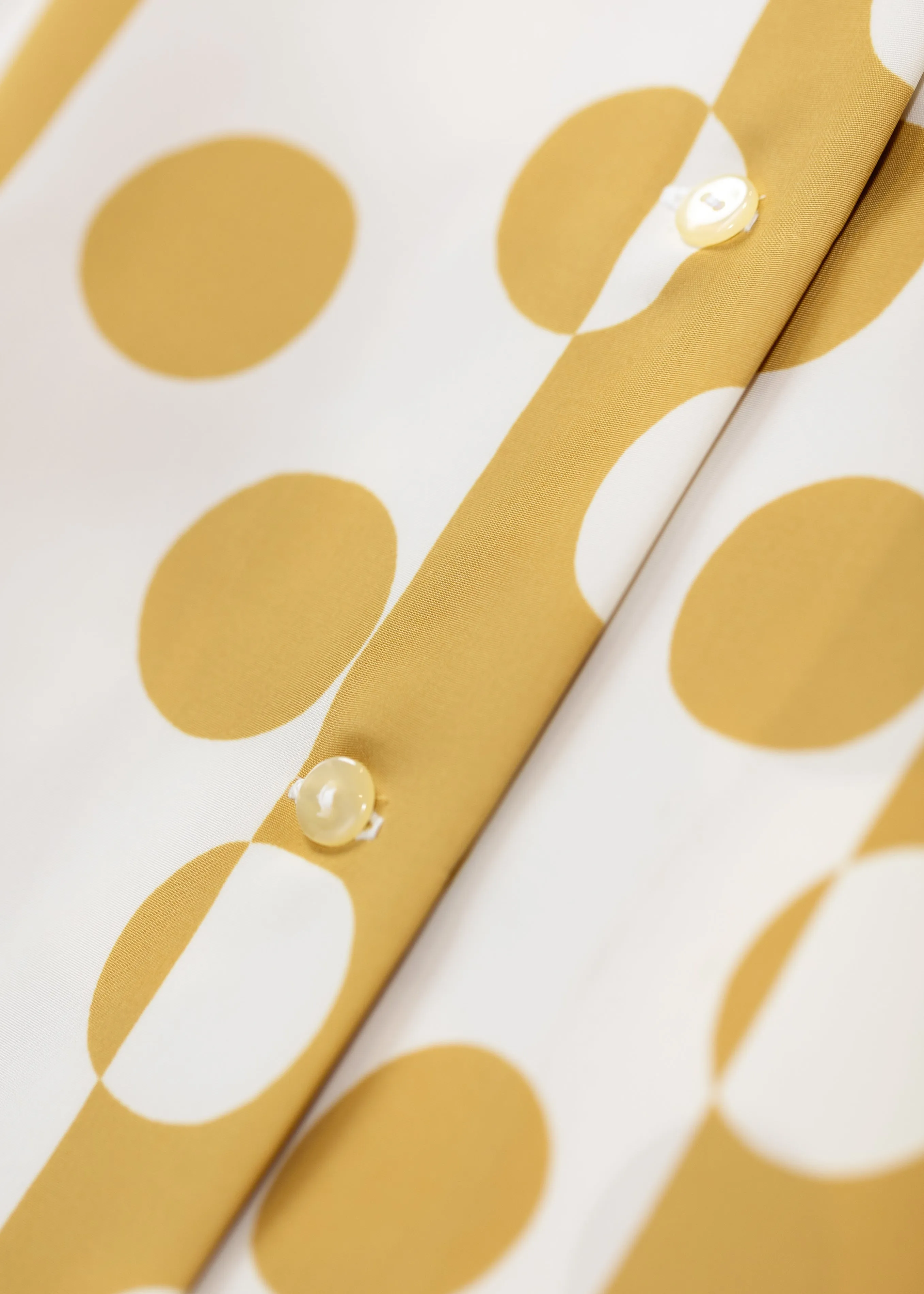Geometric dots printed shirt