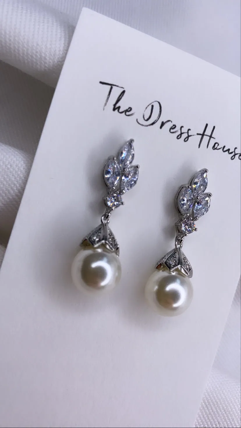 Kerry - Silver Pearl Earring