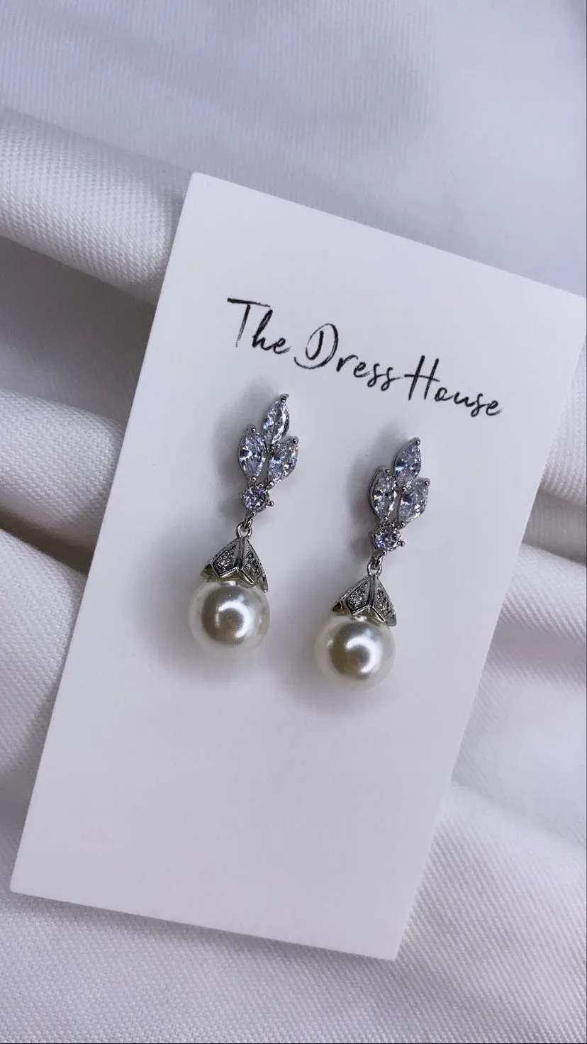 Kerry - Silver Pearl Earring
