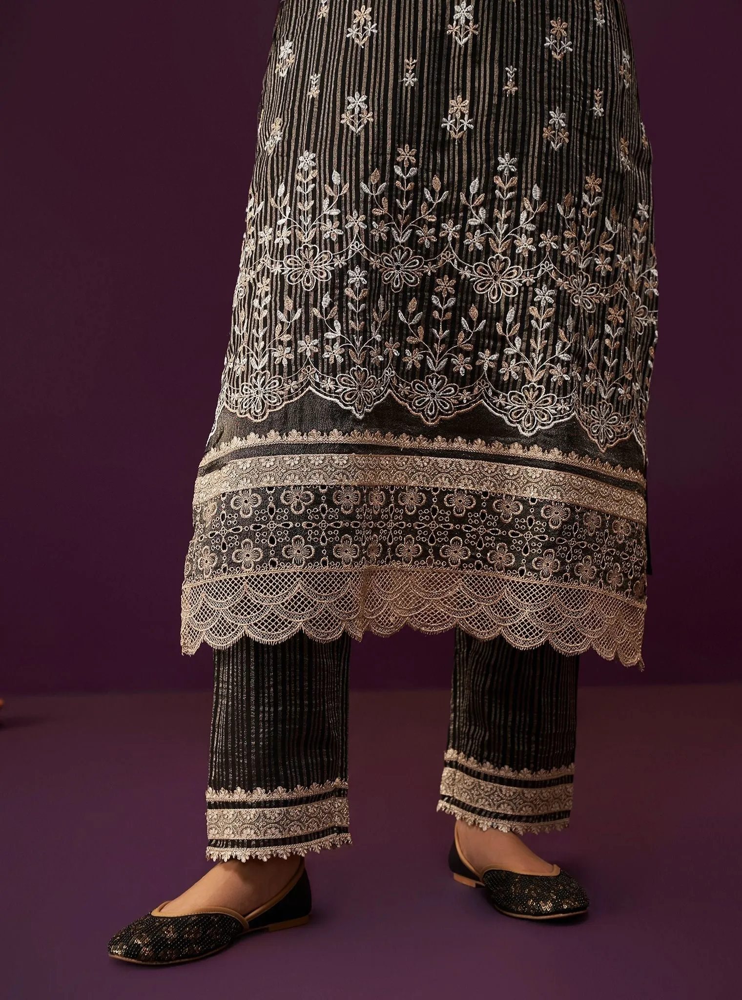 Mulmul Banarsi Idaya Black Kurta With Mulmul Banarsi Idaya Black Pant