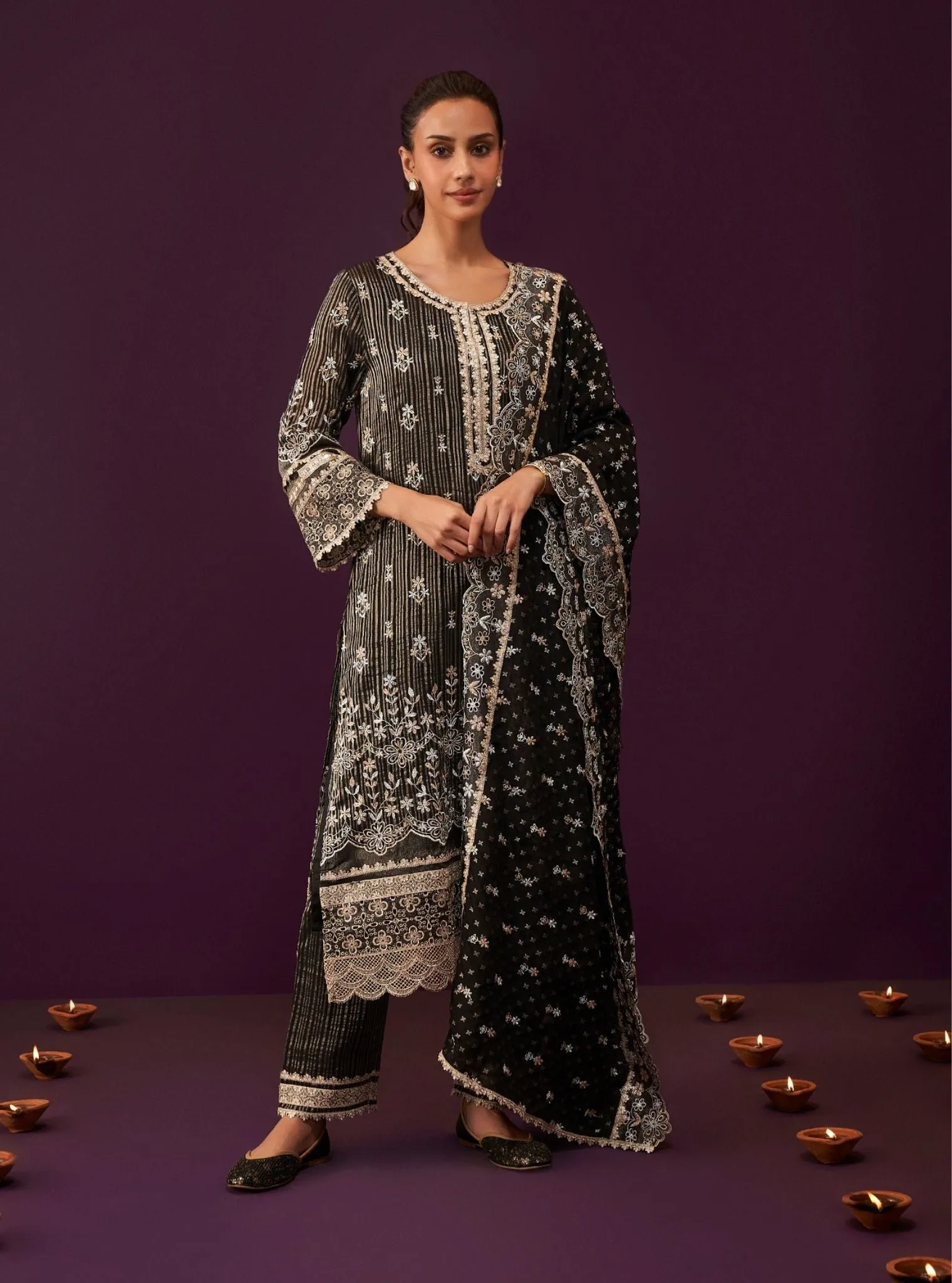 Mulmul Banarsi Idaya Black Kurta With Mulmul Banarsi Idaya Black Pant