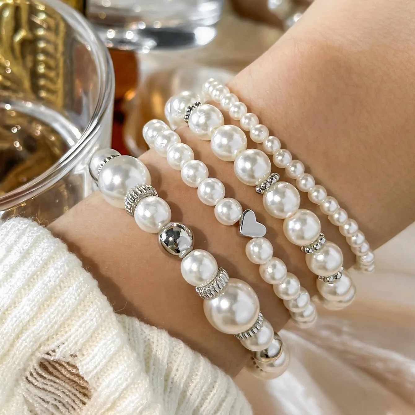 Pearl Bracelets for Women Simulated Pearl Beaded Bracelet White Pearls Stackable Stretch Bracelet Set Multilayered Elastic Pearls Bracelets for Women Bridesmaid Bridal Jewelry